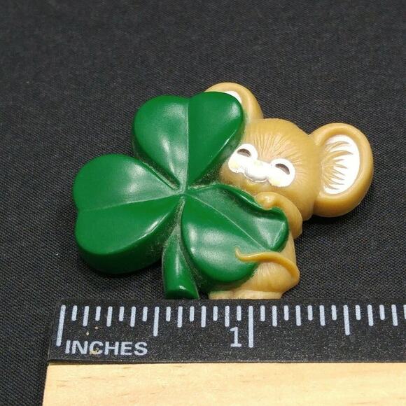 Vintage Hallmark 1983 Mouse & Three Leaf Clover St. Patrick's Day Brooch Pin - Picture 3 of 7